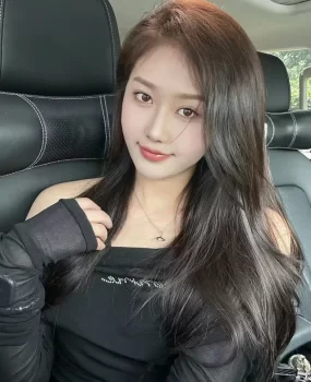 会所全是年轻的