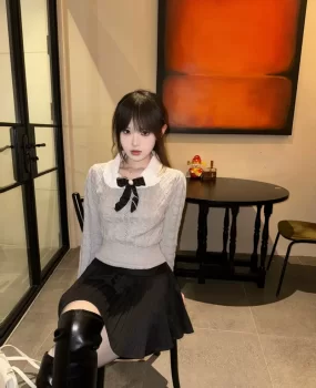 极品粉嫩少女，一插就出水