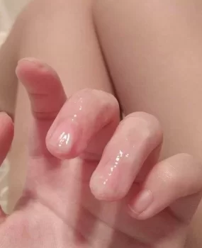 分享个20岁极品尤物水多透明拉丝