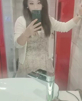 丰满迷人美少妇