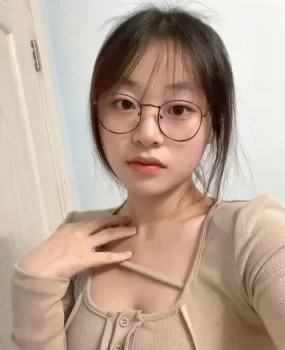 00后自己兼职带房外出