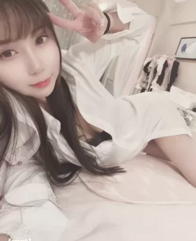 性感美女真人真照小洋洋