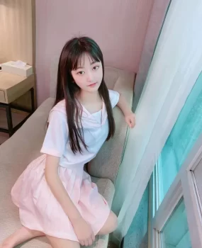 新人兼职模特白虎少妇