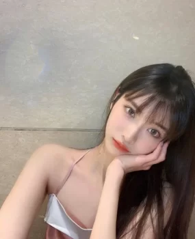 爱笑的甜美女孩