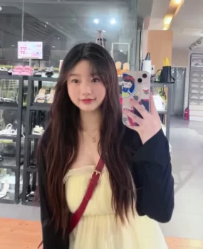 妹妹漂亮身材好，又很听话！