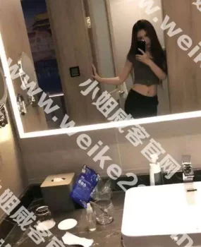 丰满奶子水蛇腰，冲锋式口活绝对过瘾。假期爽一发！