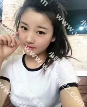 花果园嫩学妹兼职，脸蛋美，身材棒