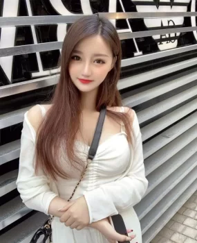 极品颜值的小妹，嫩乳水多粉木耳，操到就是赚到