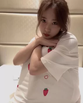 疯狂骑驾输出清纯羞涩小妹 娇喘声淫荡 嫩穴淫水泛滥