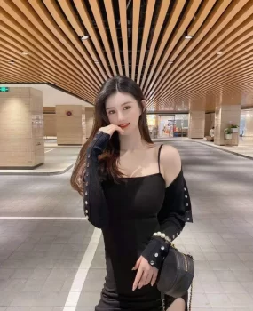 长沙大学生兼职，性感女仆水多逼紧，制服诱惑，情趣丝袜随便挑战