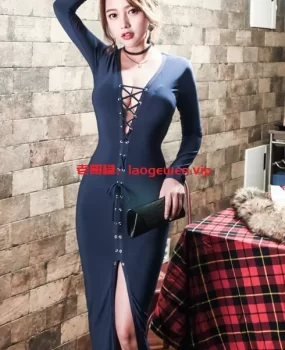 嫩逼水多波大屁股大丝袜制服泡泡浴调情简直爽翻了